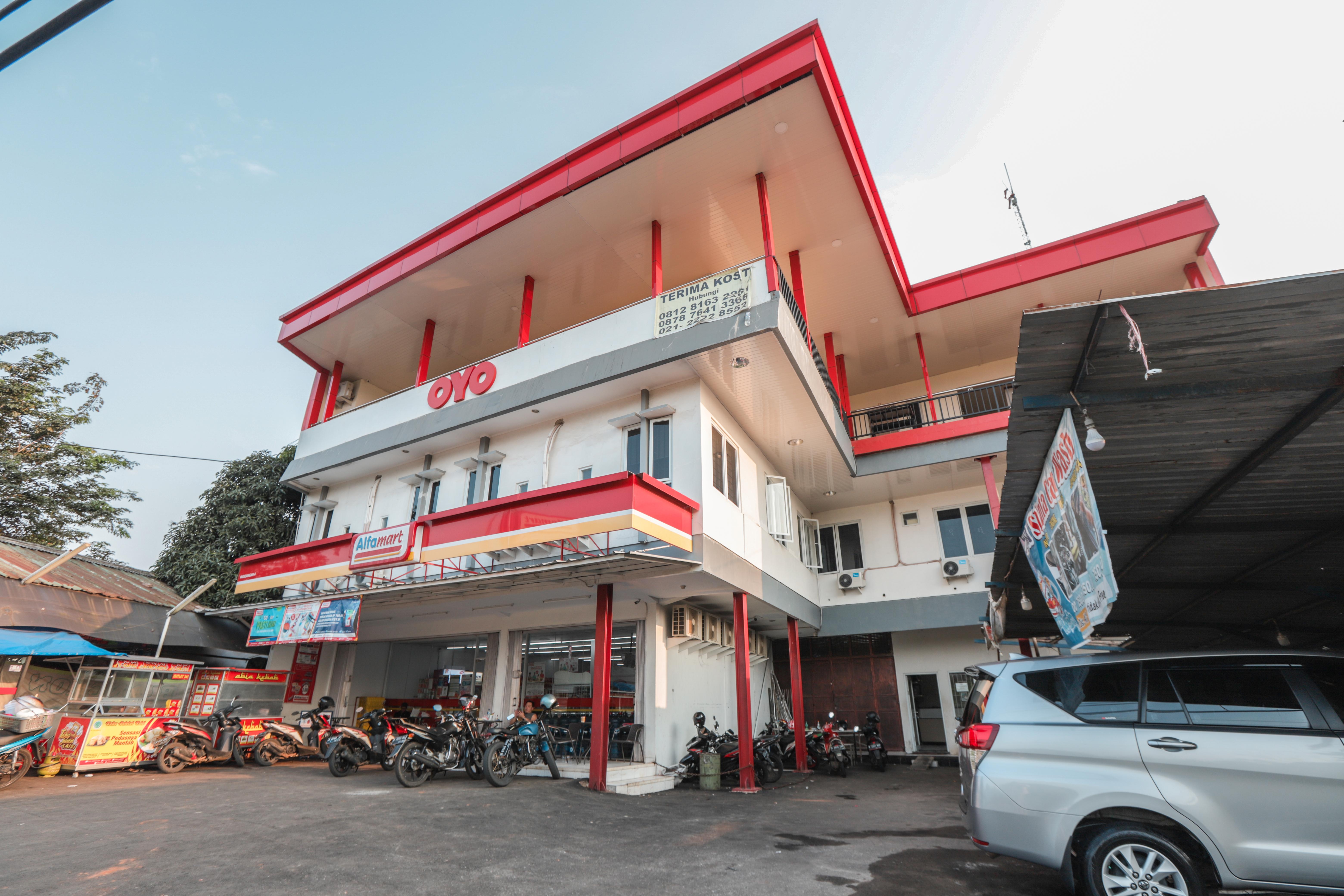 Oyo 387 Alfa Guest House Tegal  Exterior photo