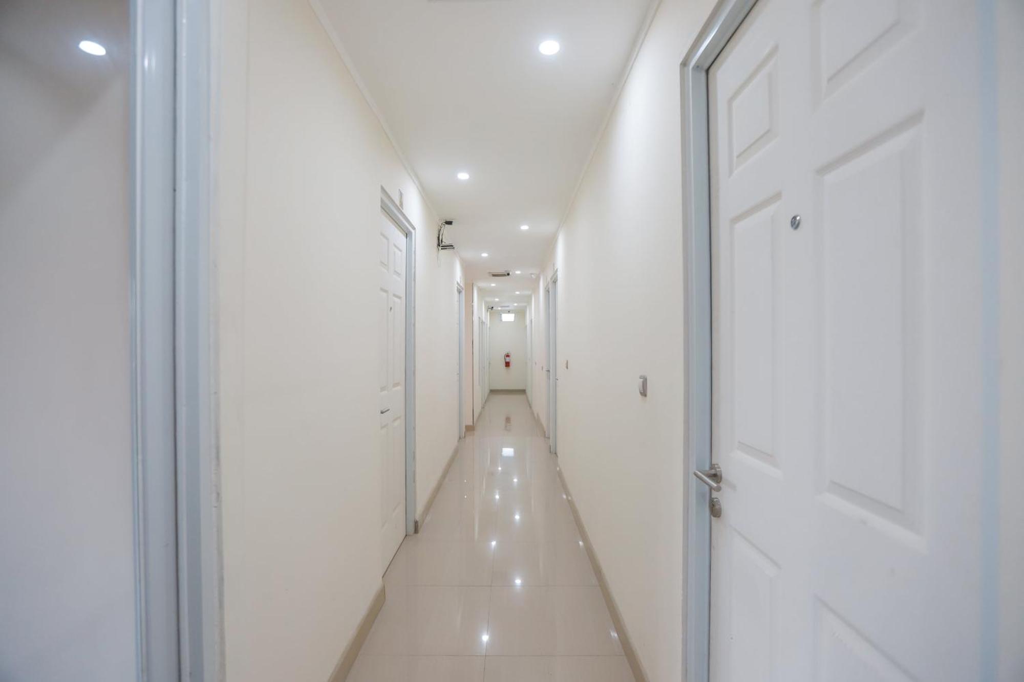 Oyo 387 Alfa Guest House Tegal  Exterior photo